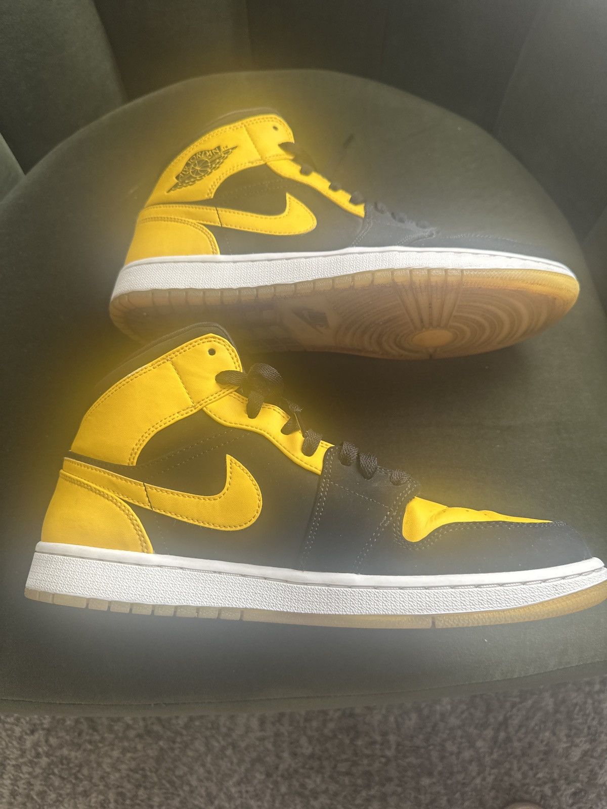 Jordan Brand Jordan 1 Retro Mid New Love (2017) Size US 10.5 / EU 43-44 - 6 Thumbnail