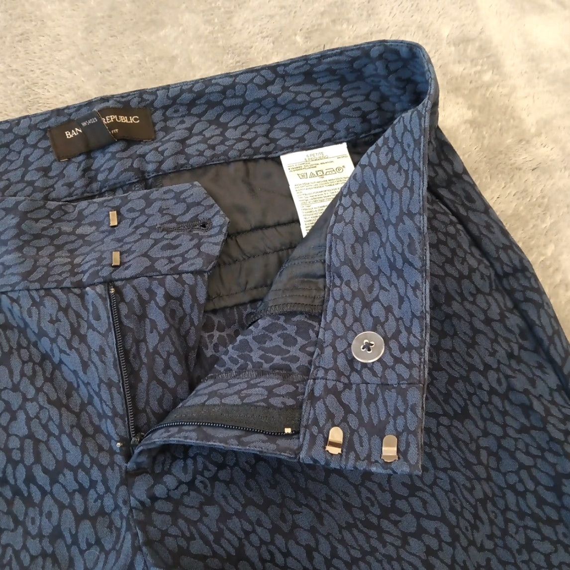 Banana Republic Banana Republic Pants Womens Petite 6P Blue Animal Print Pockets Ankle Straight Stretch Cotton Blend Modern Rise Mid 8.5-10.5 Size 28" / US 6 / IT 42 - 5 Thumbnail