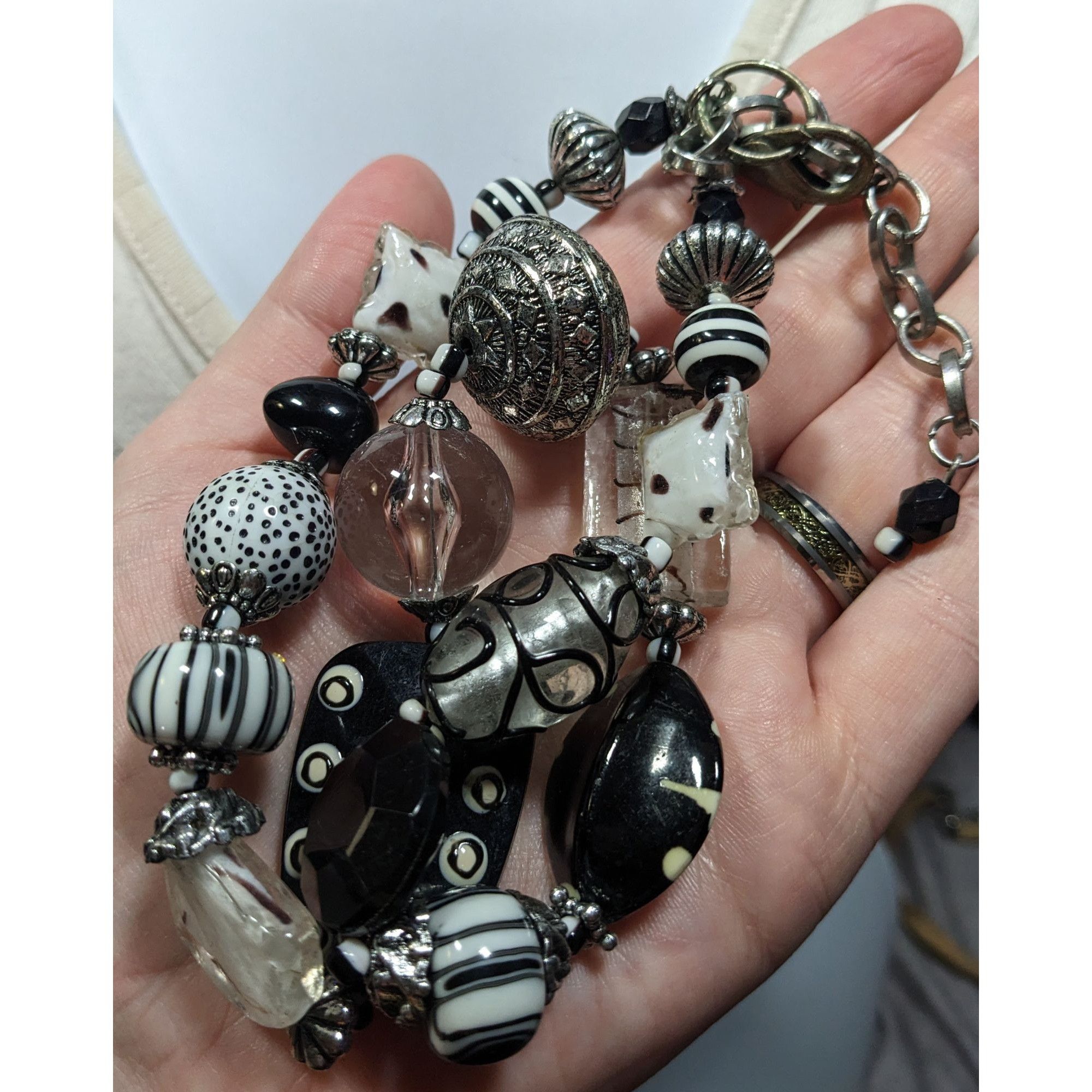 Handmade Handmade Chunky Abstract Black And White Glass Beaded Neckla Size ONE SIZE - 3 Thumbnail