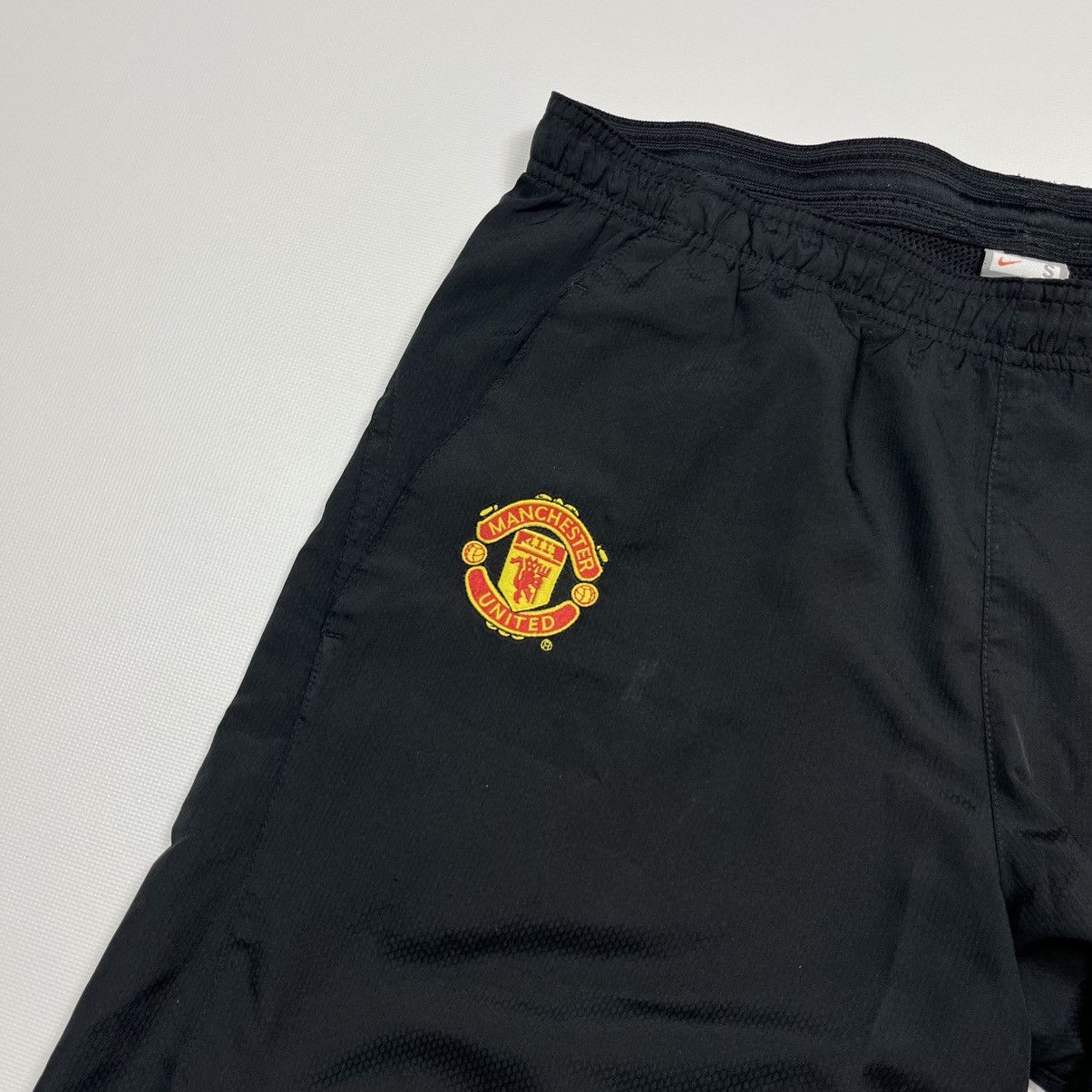 Nike Vintage 00s Nike Manchester United Nylon Track Pants Size S Size US 32 / EU 48 - 7 Thumbnail