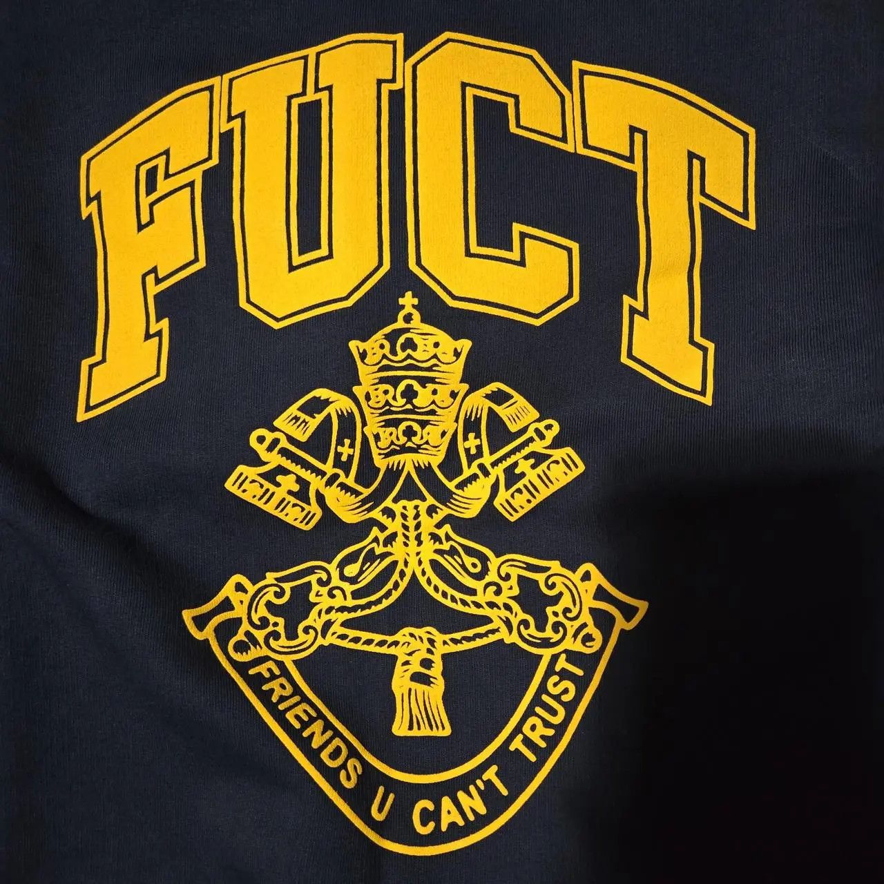 FUCT FUCT VATICAN CITY CREST CREWNECK Size US L / EU 52-54 / 3 - 2 Thumbnail