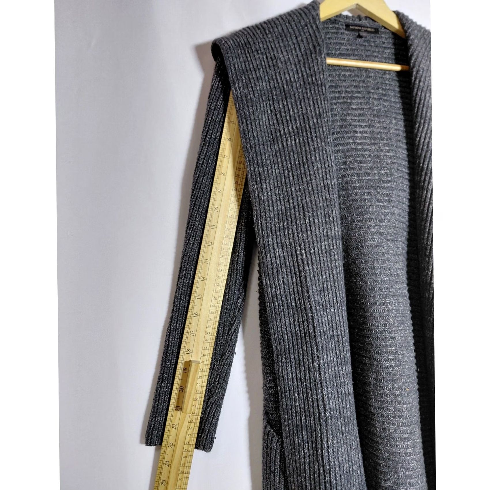 Banana Republic VINTAGE? No — Banana Republic Wool Knit Hooded Cardigan Gray Solid Long Sleeve Women Size M Size M / US 6-8 / IT 42-44 - 6 Thumbnail