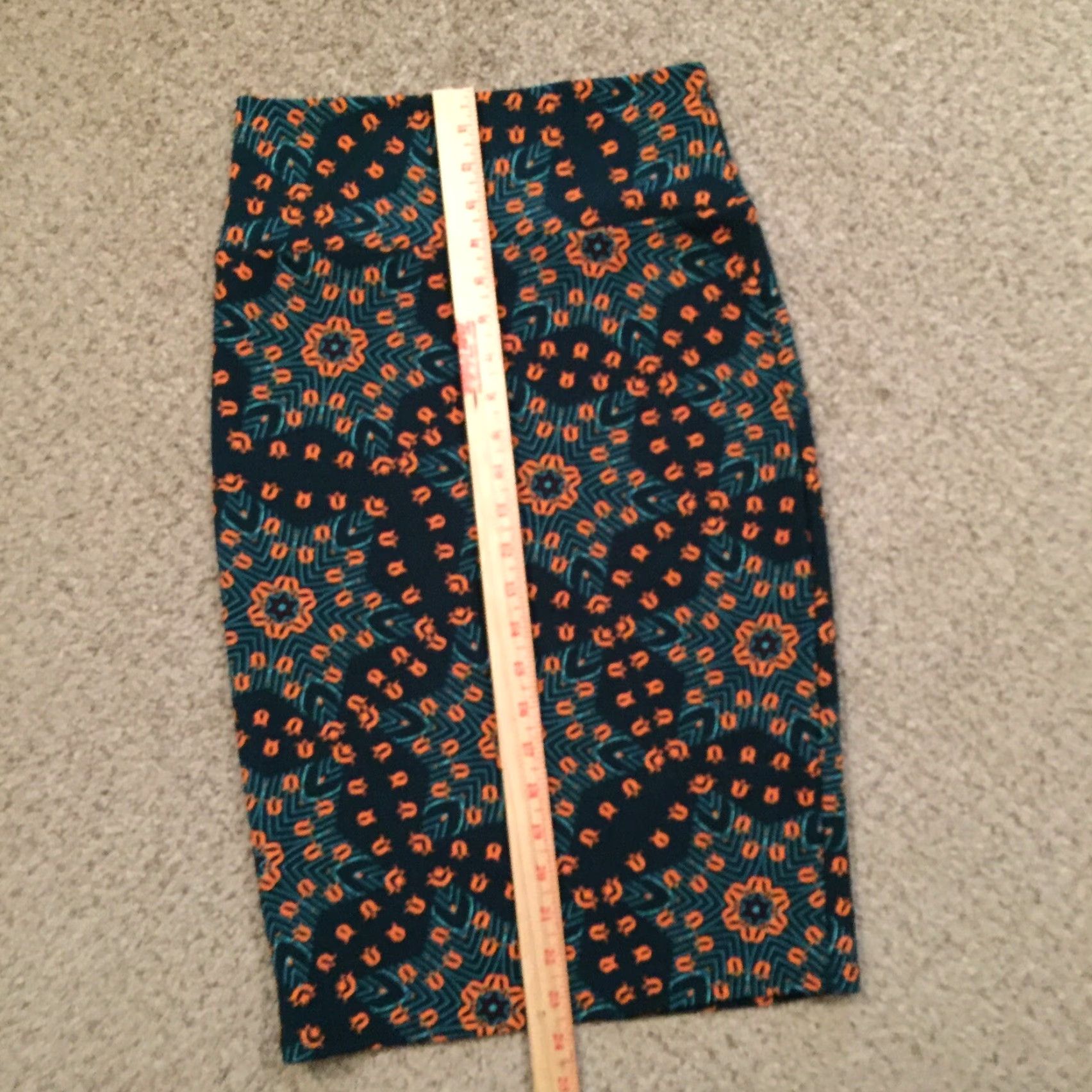 Vintage LuLaRoe Skirt XS Knee Length Unlined Pull On Green Geometric Women Knee Length Pencil Casual Geometric LuLaRoe Women XS Green Skirt Size 26" / US 2 / IT 38 - 5 Thumbnail