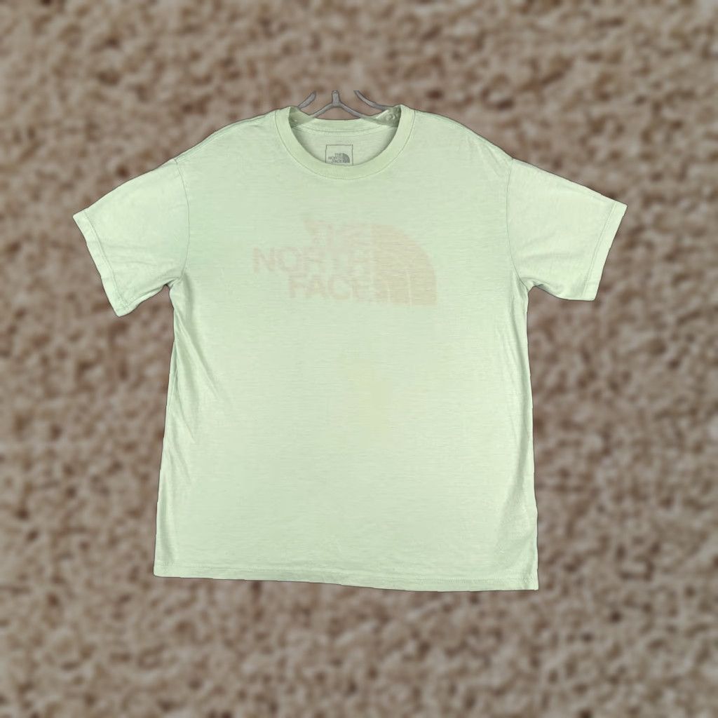 The North Face The North Face Shirt Women M Green Short Sleeve Crew Neck Poly Blend Read Size M / US 6-8 / IT 42-44 - 1 Thumbnail