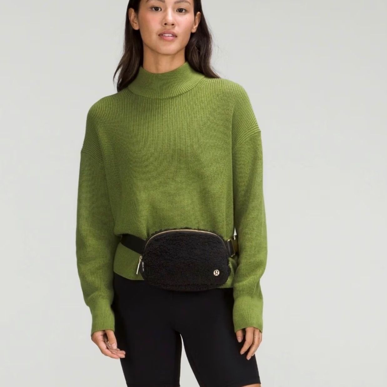 Lululemon Lululemon Belt Bag & Fanny Pack Bag Black Sherpa Gold Hardware Purse Women Small Casual Zip 8x5 Size ONE SIZE - 7 Thumbnail