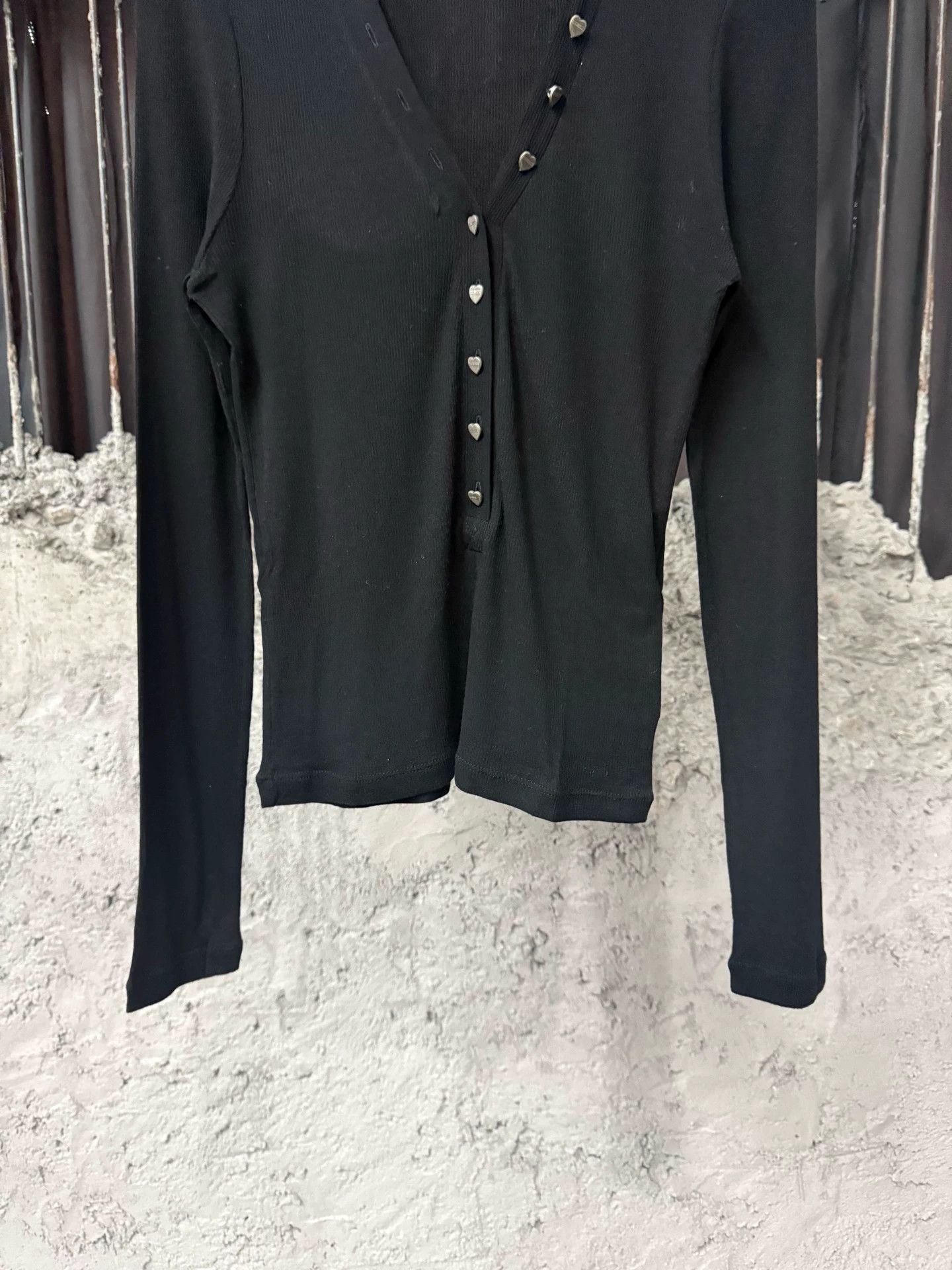 Saint Laurent Paris Saint Laurent SLP Heart Button Knit LS XS Size XS / US 0-2 / IT 36-38 - 4 Thumbnail
