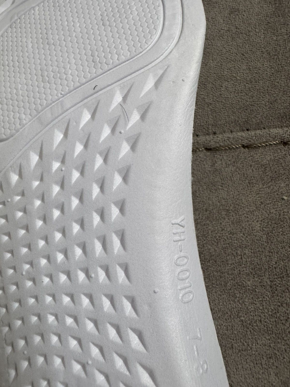 Yeezy YEEZY BOOST CP9366 sz US7.5 see all photos and description Size US 7.5 / EU 40-41 - 18 Thumbnail
