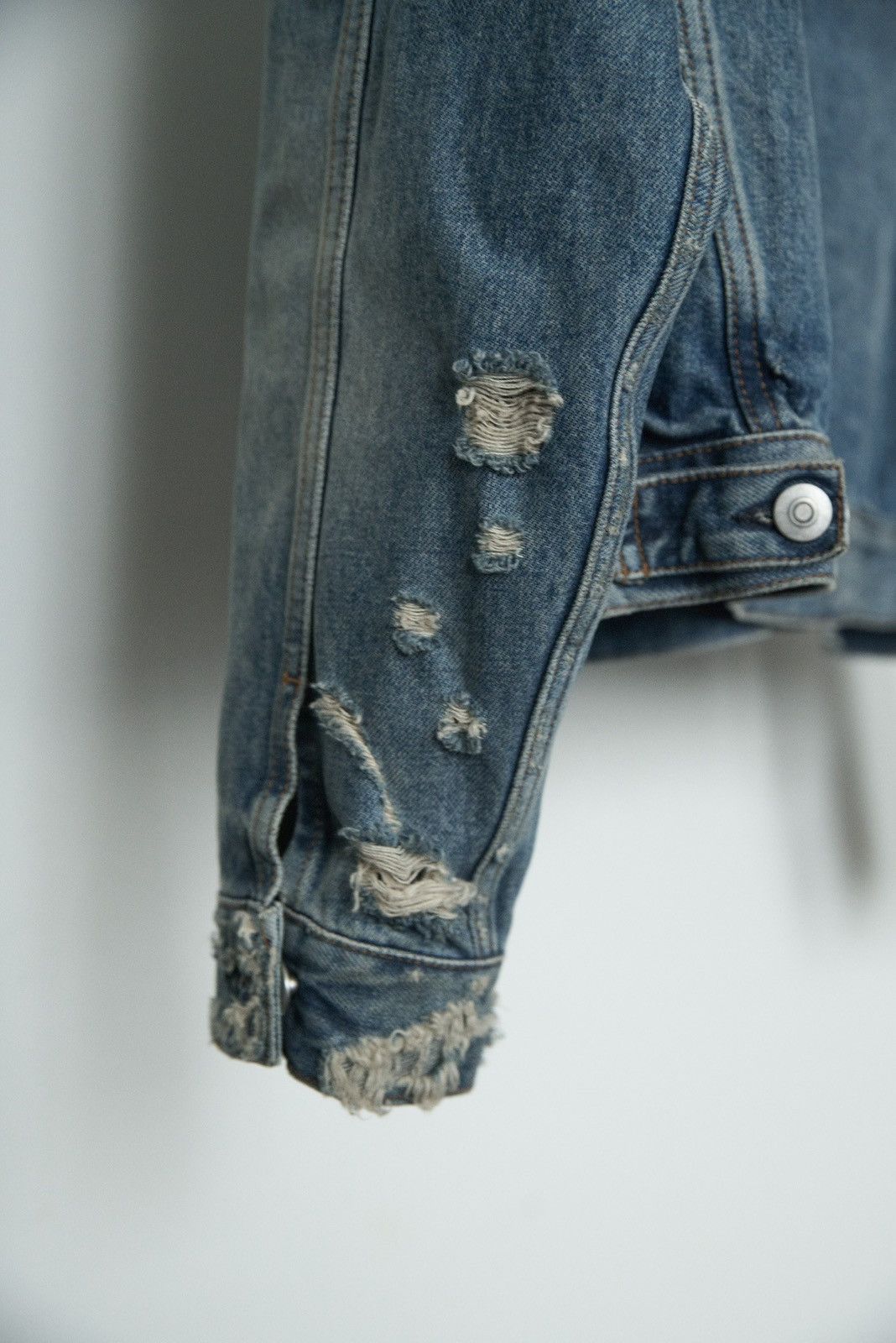 Maison Margiela Maison Margiela cropped distress denim jacket Size US M / EU 48-50 / 2 - 6 Thumbnail