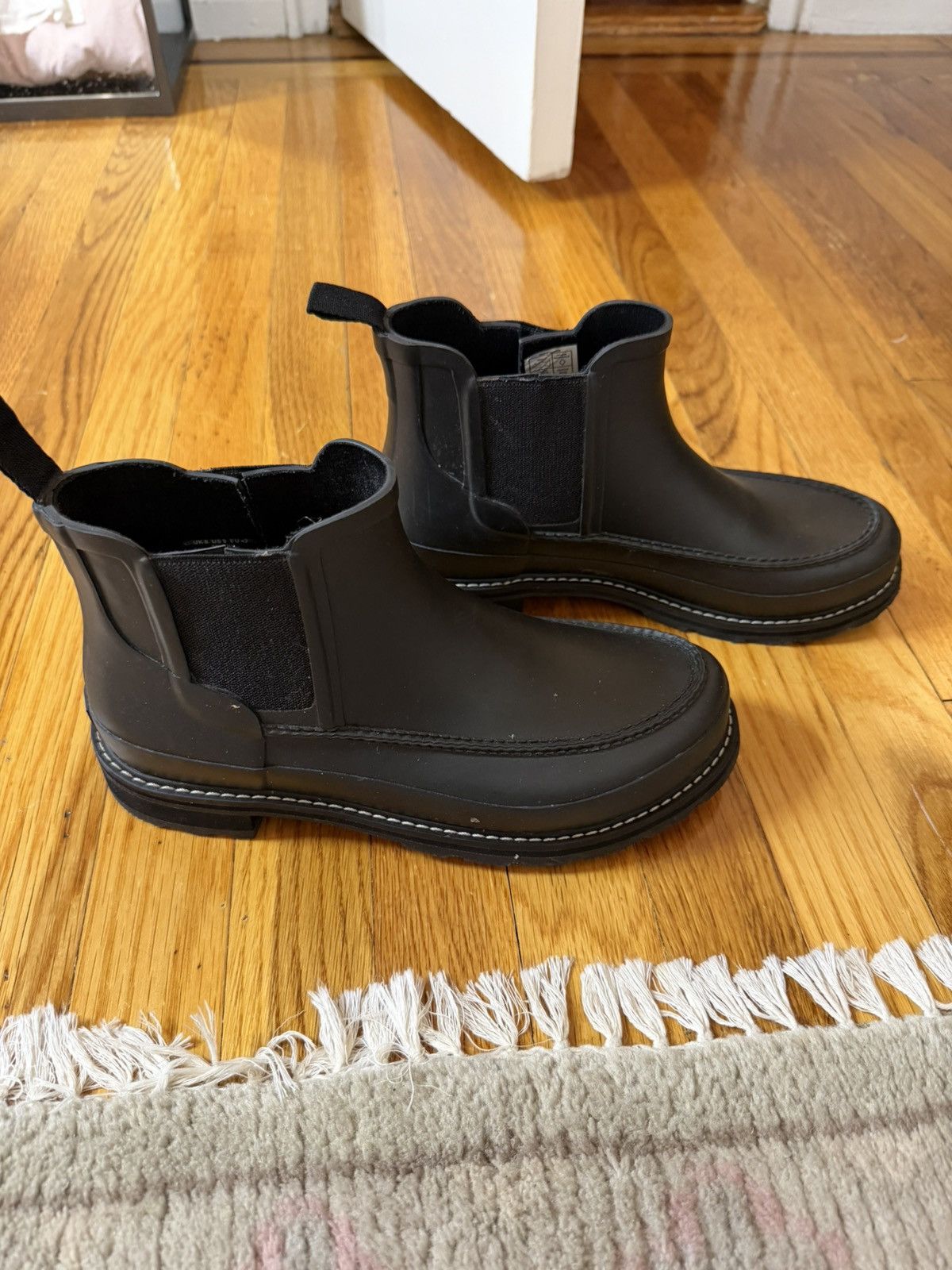 Hunter Black rubber hunter chelsea boot Size US 9 / EU 42 - 6 Thumbnail