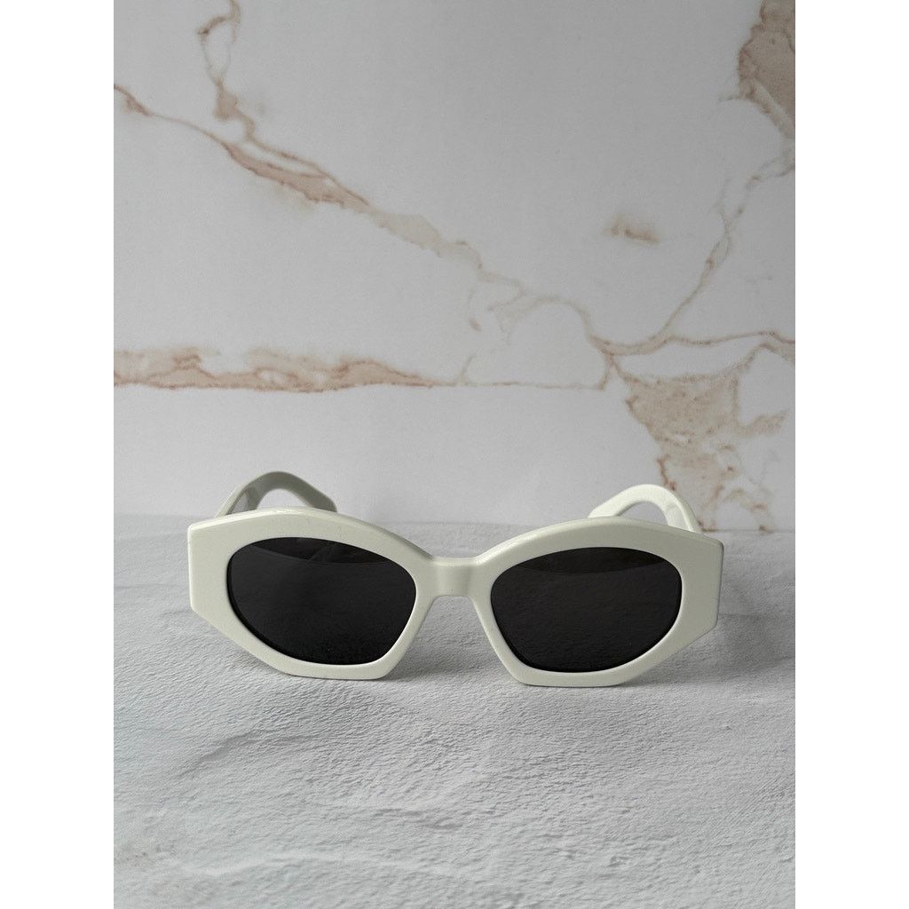 Celine NEW Celine CL40238U White Cat Eye Triomphe Sunglasses Size ONE SIZE - 4 Thumbnail