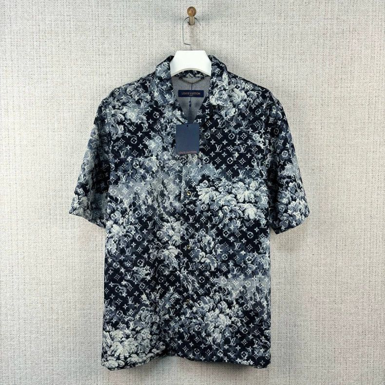Louis Vuitton Louis Vuitton Tie Dye Logo Full Print Casual Short Sleeve Size US XXL / EU 58 / 5 - 1 Thumbnail
