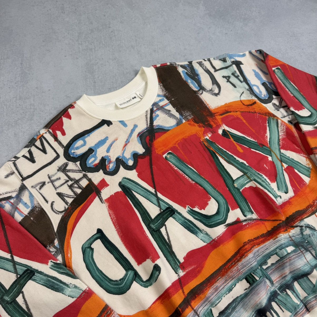 H&M × Jean-Michel Basquiat × Who Decides War WHO DECIDES WAR x BASQUIAT x H&M OVERSIZED FIT SWEATSHIRT Size US XS / EU 42 / 0 - 4 Thumbnail