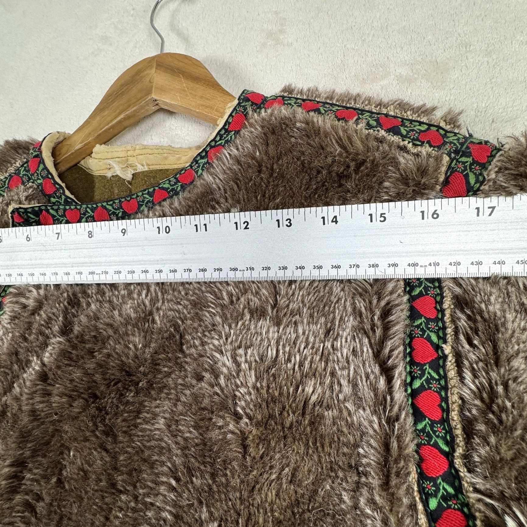 Folk VINTAGE 1960s Boho European Folk Style Faux Fur Coat Jacket S/M Brown Heart Trim Women's Size S / US 4 / IT 40 - 6 Thumbnail