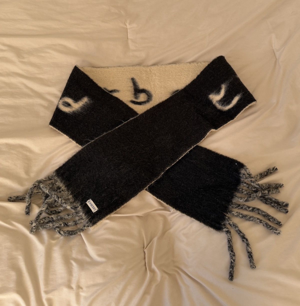 Burberry Burberry Scarf Size ONE SIZE - 1 Thumbnail