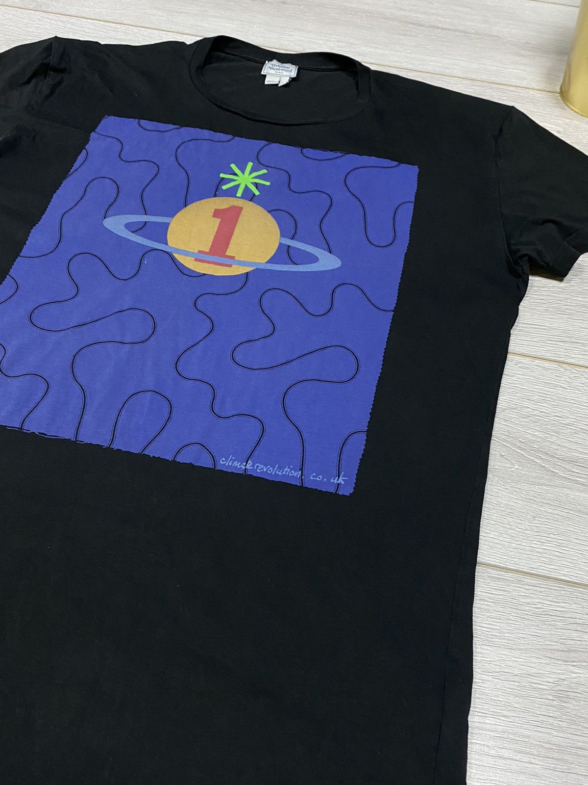 Vivienne Westwood Vivienne Westwood climate revolution vintage t-shirt orb Size US M / EU 48-50 / 2 - 2 Thumbnail