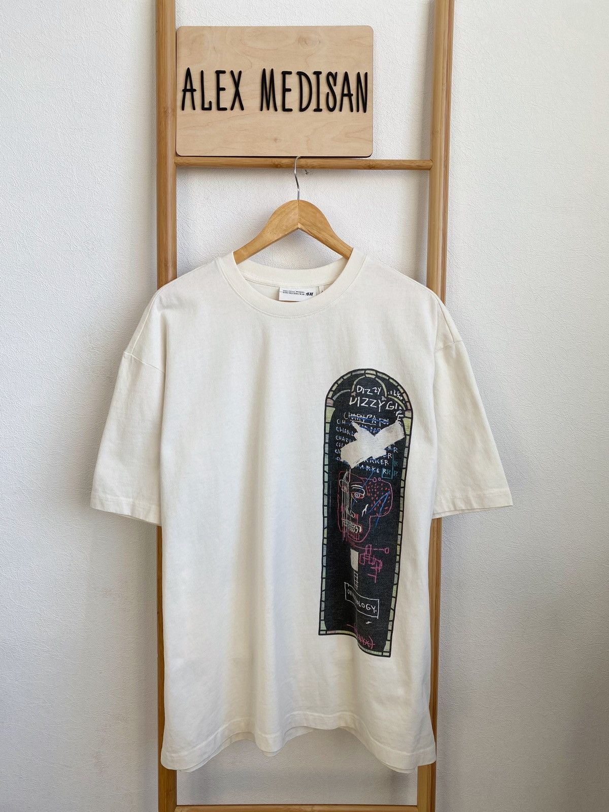 H&M × Jean-Michel Basquiat × Who Decides War WHO DECIDES WAR x BASQUIAT x H&M RELAXED FIT COTTON T-SHIRT Size US M / EU 48-50 / 2 - 3 Thumbnail