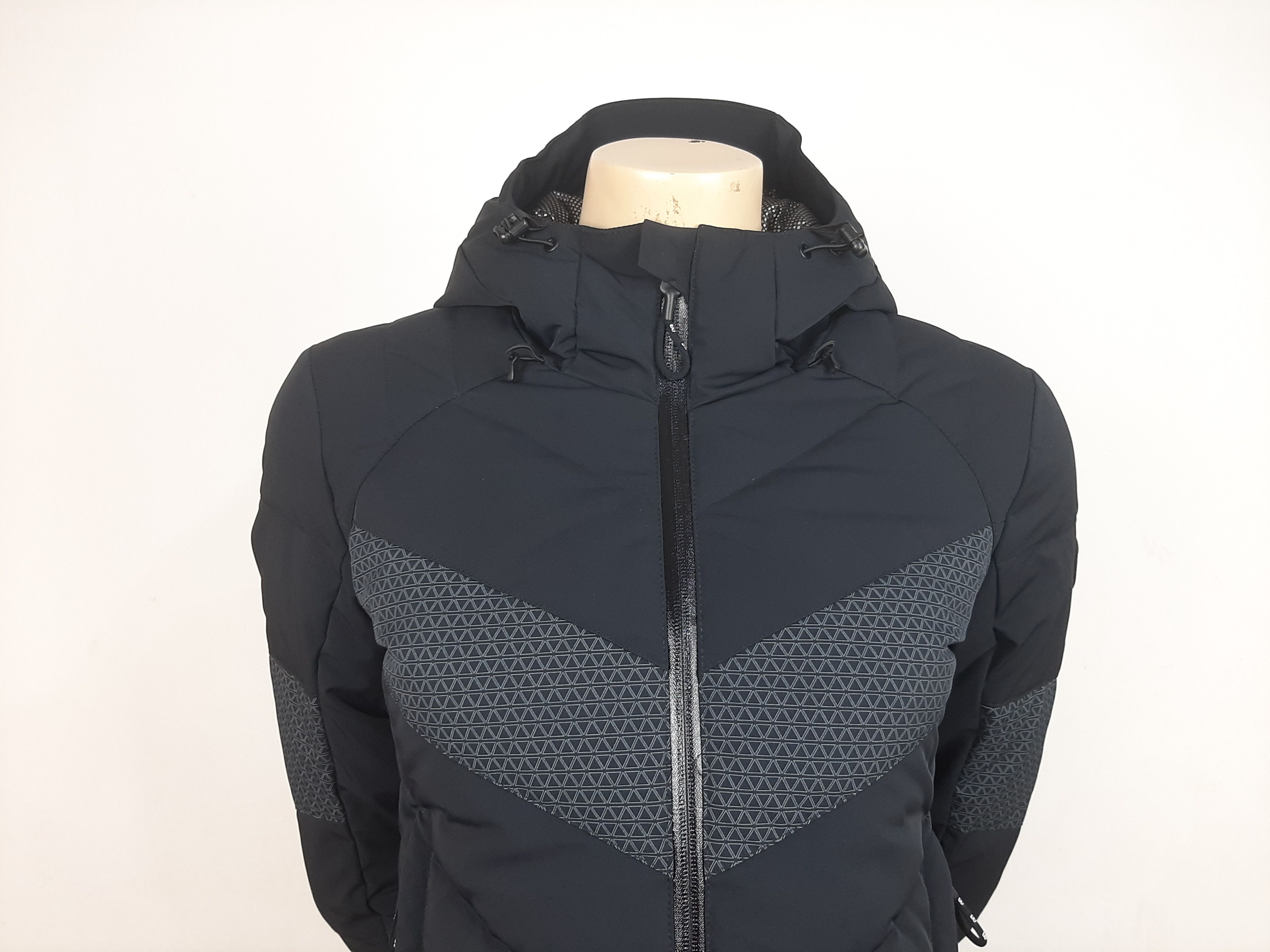 Emporio Armani Emporio Armani EA7 Ski Jacket Black Women's Size L Down Size L / US 10 / IT 46 - 7 Thumbnail