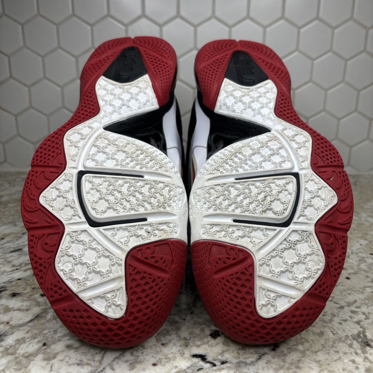 Nike Size 14 - Nike LeBron 9 Miami Heat Home Very Clean OG Box Size US 14 / EU 47 - 12 Thumbnail
