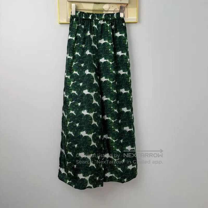 MaxMara Green Silk Printed Casual Pants .