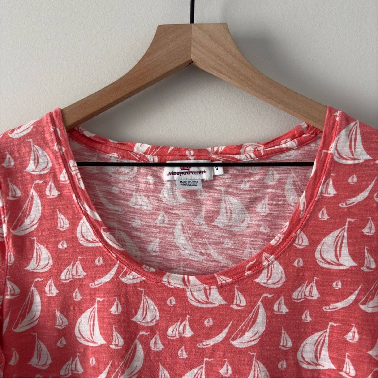 Vineyard Vines Vineyard Vines Boat Pattern Scoop Neck 3/4 sleeve top slit Size S / US 4 / IT 40 - 3 Thumbnail