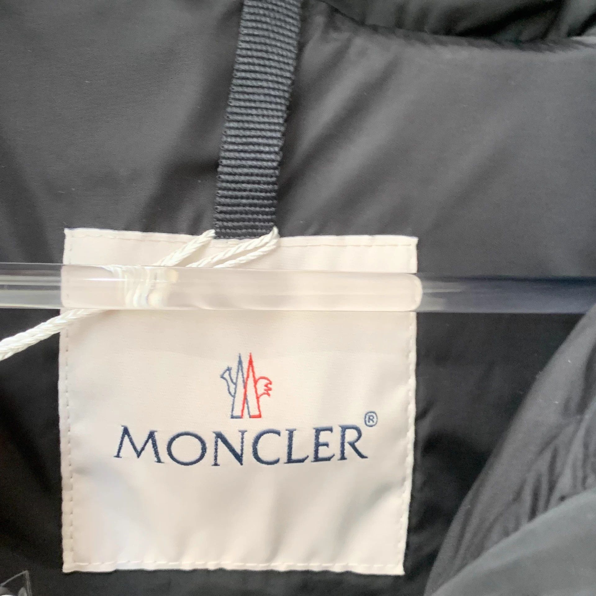 Moncler Moncler puffer jacket size 1 Size US S / EU 44-46 / 1 - 4 Thumbnail