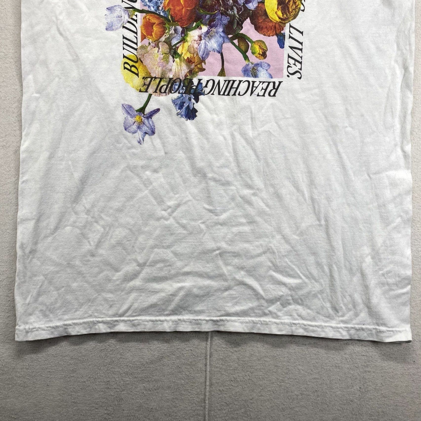 Vintage VINTAGE Women's Christian Religious Jesus T-Shirt Medium Floral Reaching People Building Lives Shirt Casual Missionary Faith Comfort Wash Size M / US 6-8 / IT 42-44 - 6 Thumbnail
