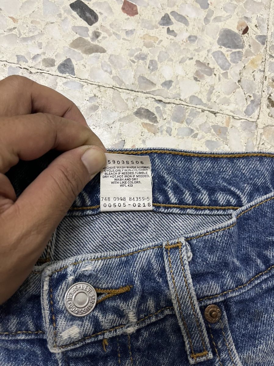 Levi's Vintage Levi’s 505 distressed 90s light blue wash jeans Size US 32 / EU 48 - 9 Thumbnail