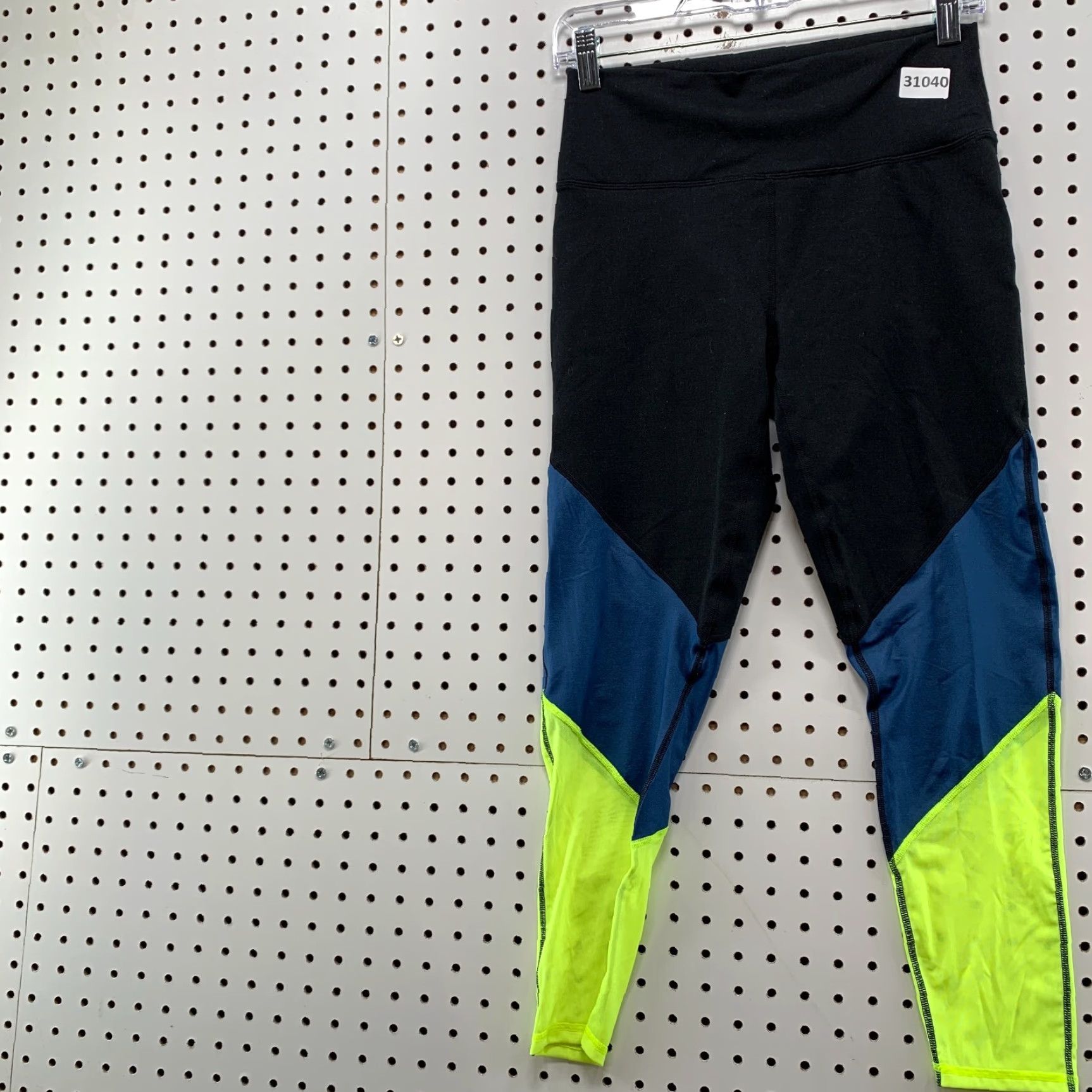 Fabletics Fabletics Leggings Womens Medium Black Green 7/8 26x23 Active Shirt Cropped Adult Womens Size 32" / US 10 / IT 46 - 4 Thumbnail