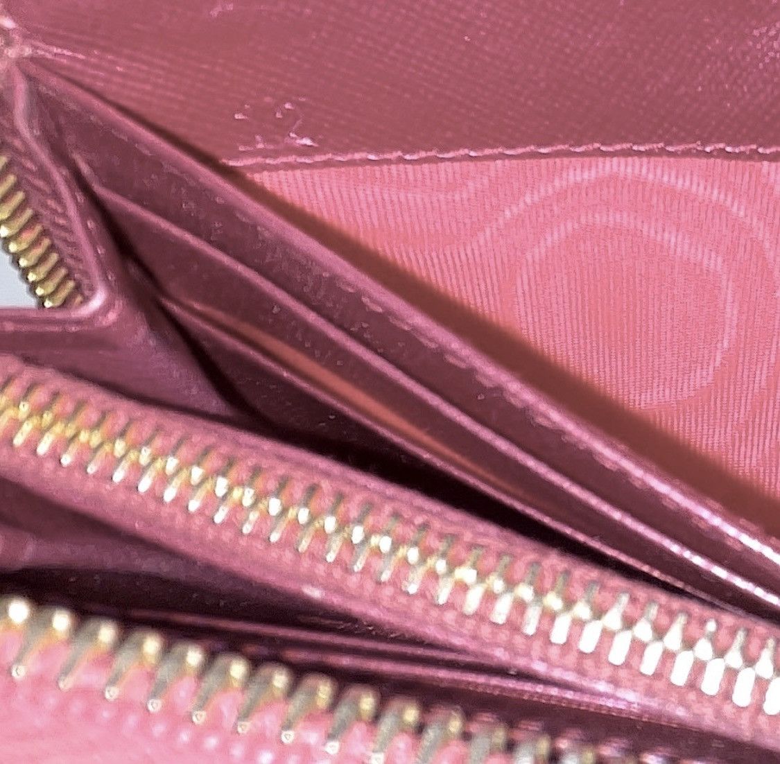 Prada **SOLD**Prada Pearlescent Pink Saffiano Leather Zip Wallet Size ONE SIZE - 11 Thumbnail