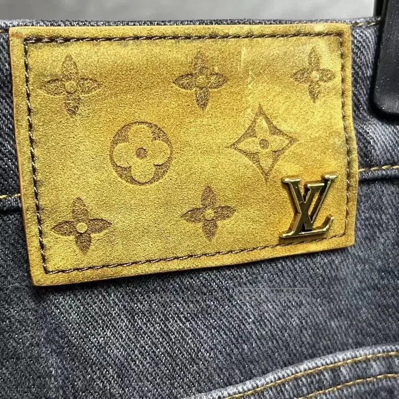 Louis Vuitton louis vuitton black gray irregular full print logo jeans. Size US 30 / EU 46 - 3 Thumbnail