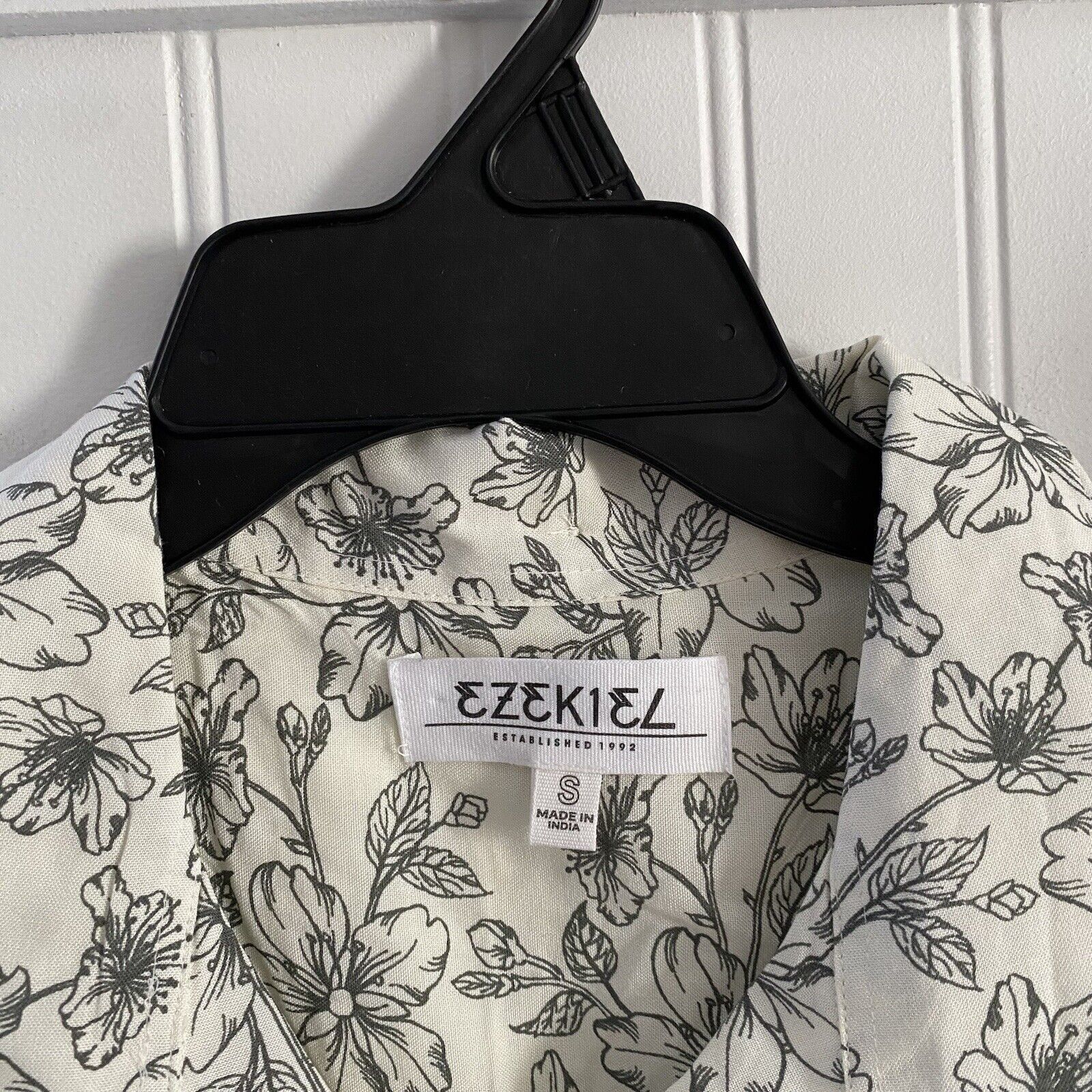 Ezekiel Ezekiel Mens Floral Print Button Down Camp Shirt Small NEW Size US S / EU 44-46 / 1 - 2 Thumbnail
