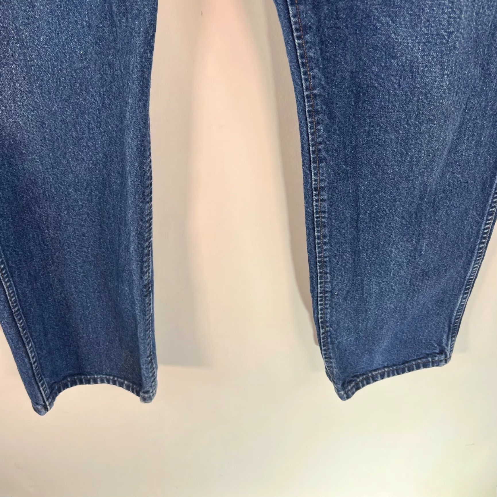 Wrangler Wrangler Jeans Mens Flat Front Medium Washed Straight Leg Denim Blue Size 35X32 Jeans Regular 5-Pocket Design Mens Size US 35 - 7 Thumbnail