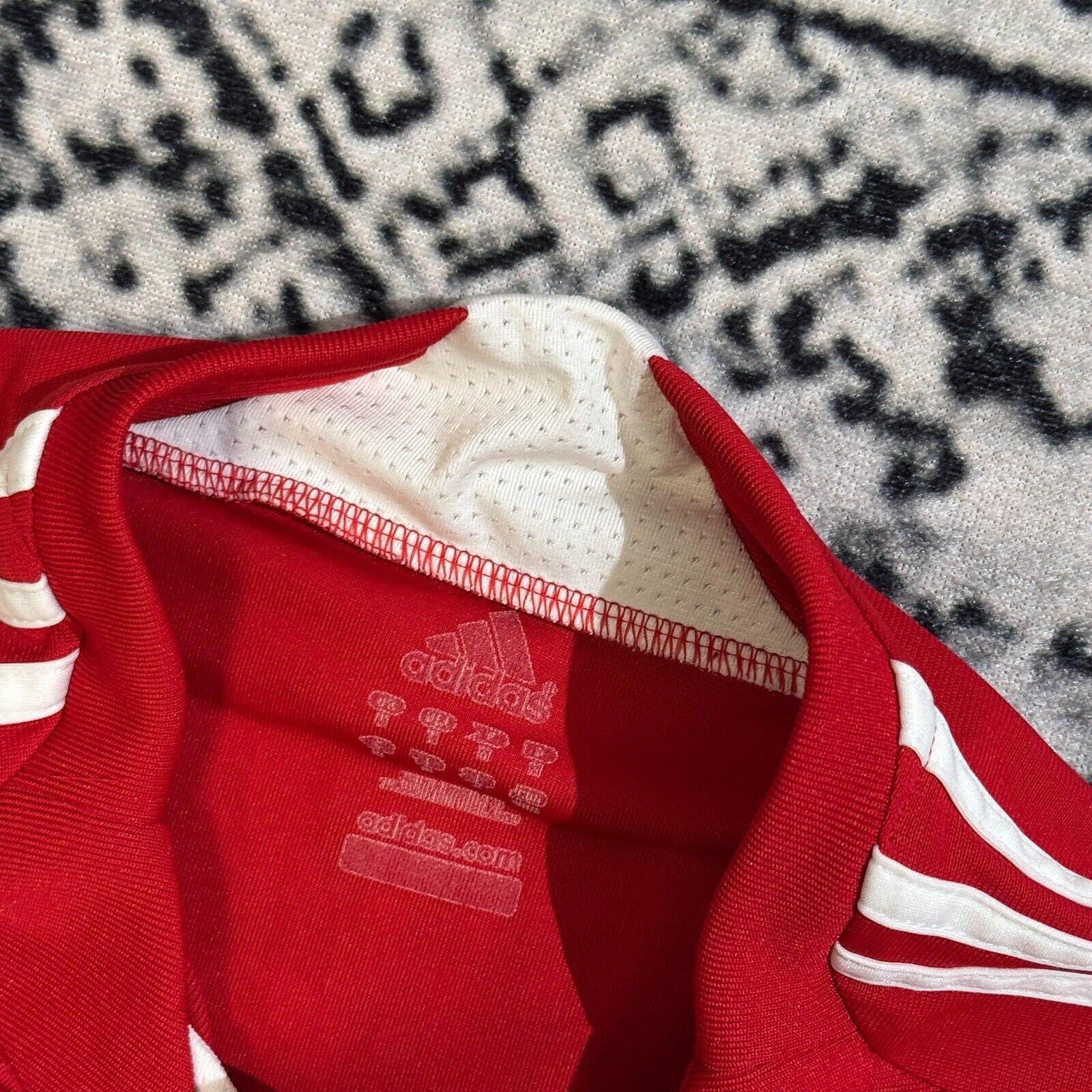 Adidas × Vintage Adidas Red White Polyester Jersey T-Shirt Size munchen Size US M / EU 48-50 / 2 - 11 Thumbnail