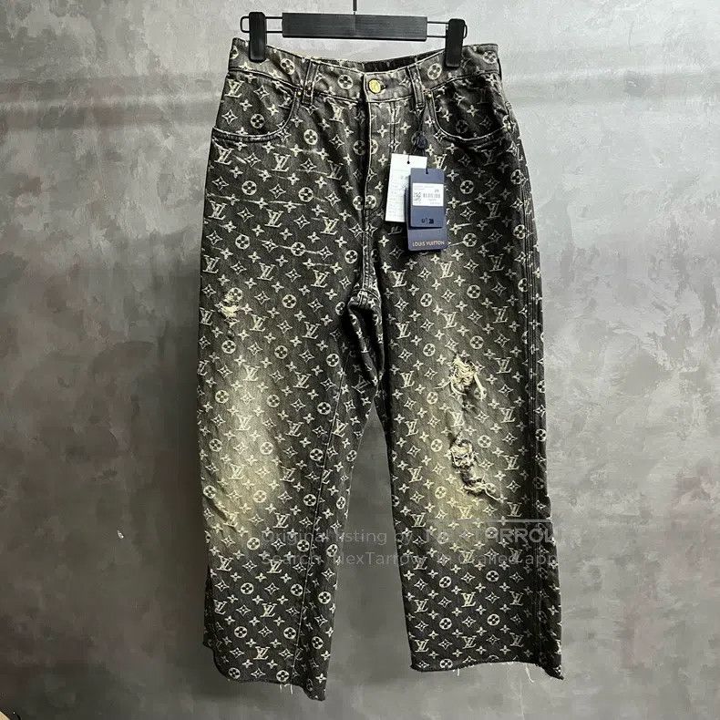 Louis Vuitton Louis Vuitton Logo Full Print Loose Jeans Size US 28 / EU 44 - 1 Thumbnail