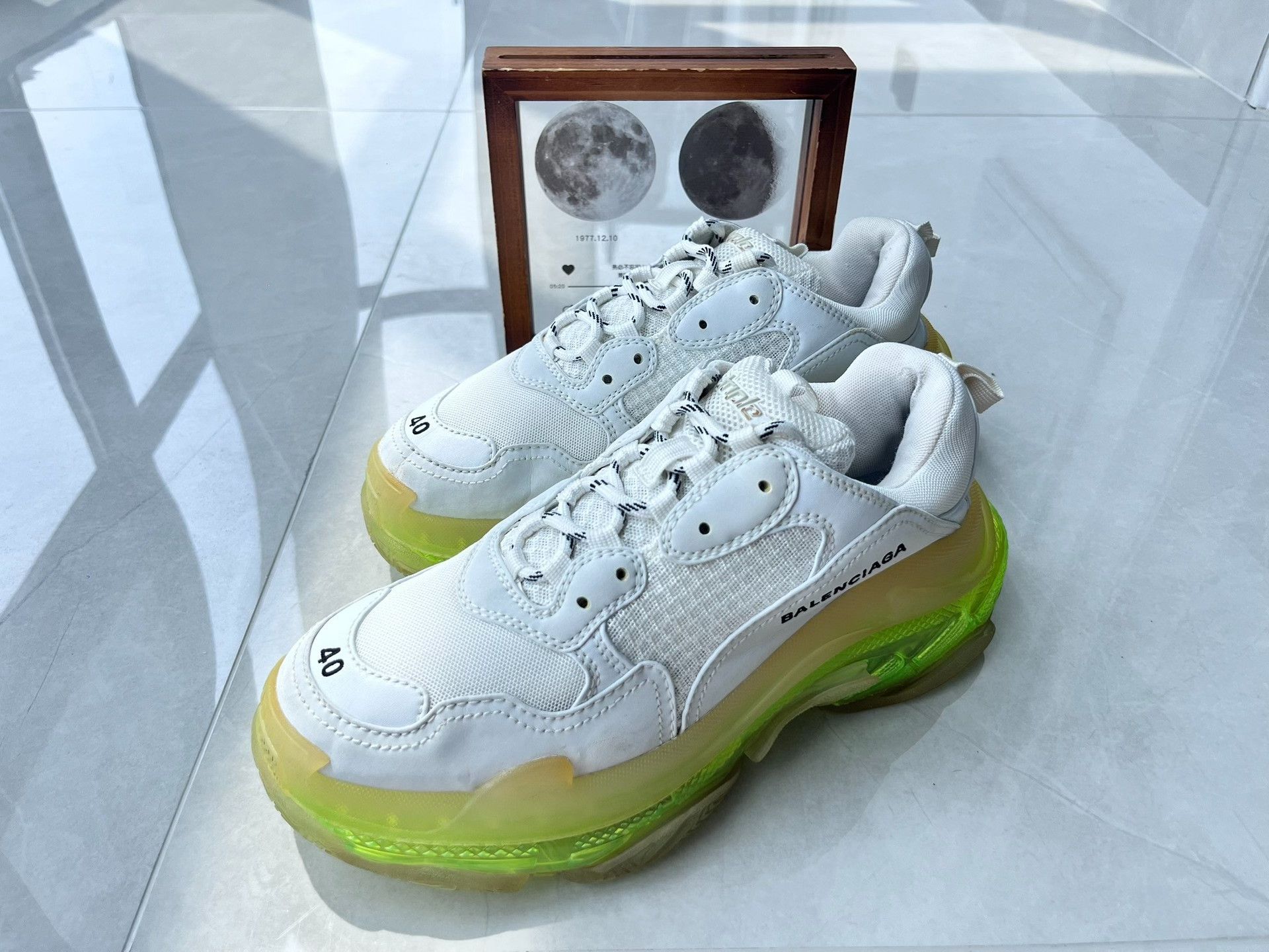 Balenciaga Balenciaga Green Lowtop Sneakers 7 Men Size US 7 / EU 40 - 1 Thumbnail
