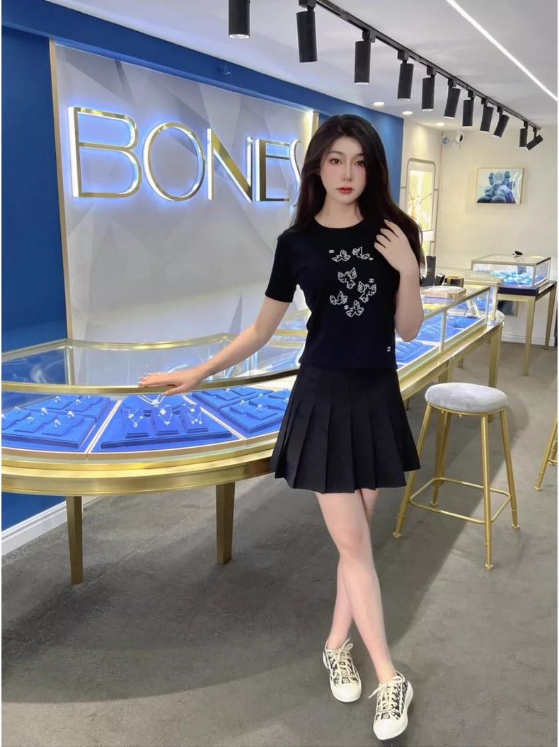 Chanel Chanel Black embroidered peace pigeon short-sleeved T-shirt Size XS / US 0-2 / IT 36-38 - 9 Thumbnail