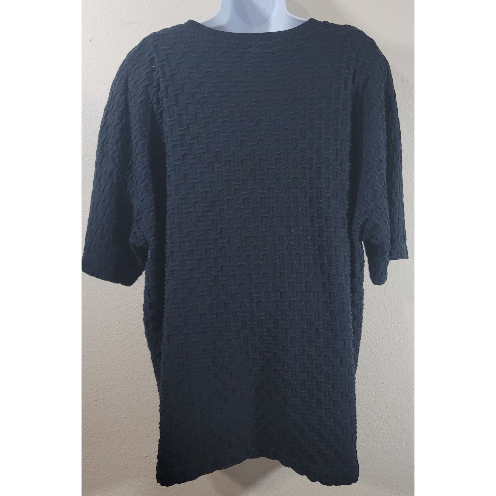Vogue Vogue USA Black Puckered Material Round Neck Top 26W Size 3XL / US 20-22 - 2 Thumbnail