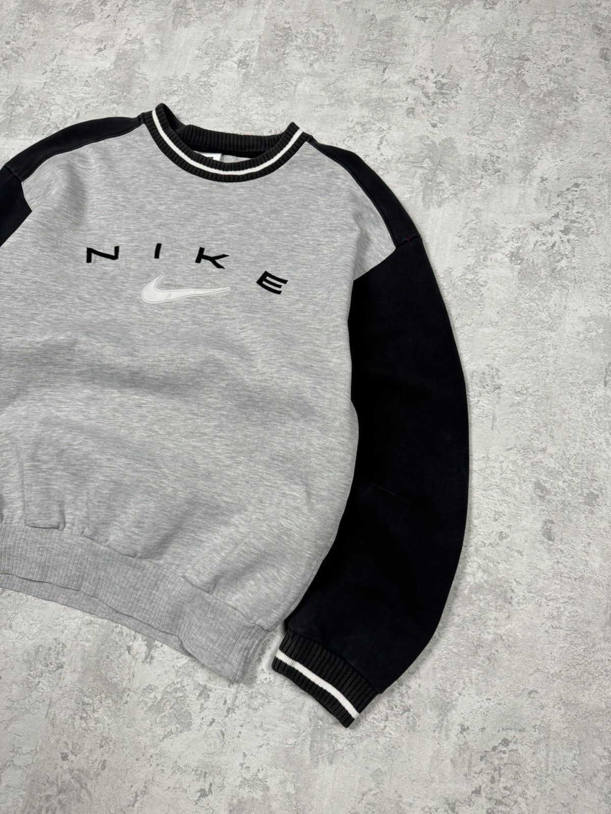 Nike RARE Vintage Nike Sweatshirt Spell Out Embroidered Y2K SizeM Size US M / EU 48-50 / 2 - 3 Thumbnail