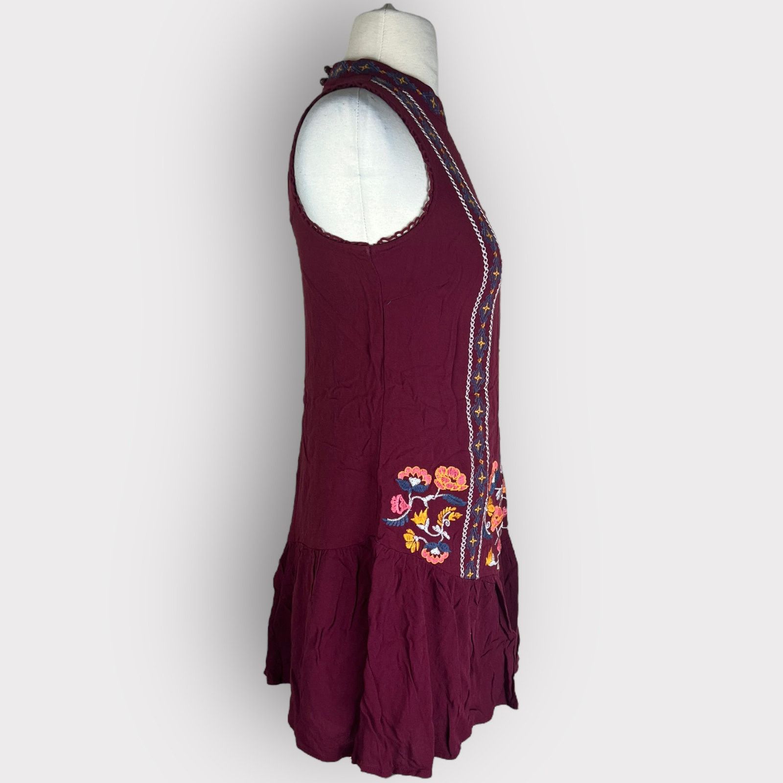 Target Basics XHILARATION | Embroidered Floral Maroon Drop Hem Dress Size S / US 4 / IT 40 - 4 Thumbnail