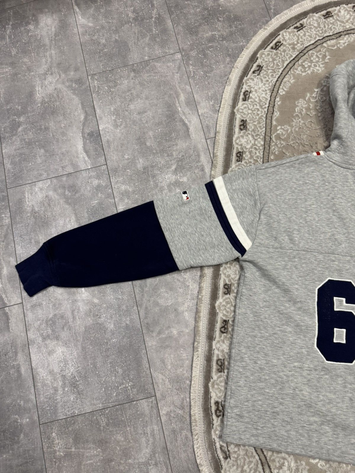 New York Yankees Majestic New York Yankees Hoodie Sweatshirt Stitched Script Size US XL / EU 56 / 4 - 15 Thumbnail