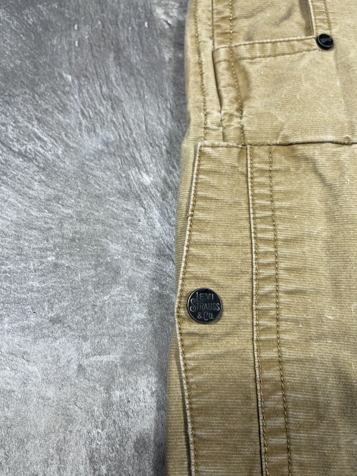 Levi's Levi’s Vintage Rare Beige Cargo Shorts Size 34 Size US 34 / EU 50 - 16 Thumbnail