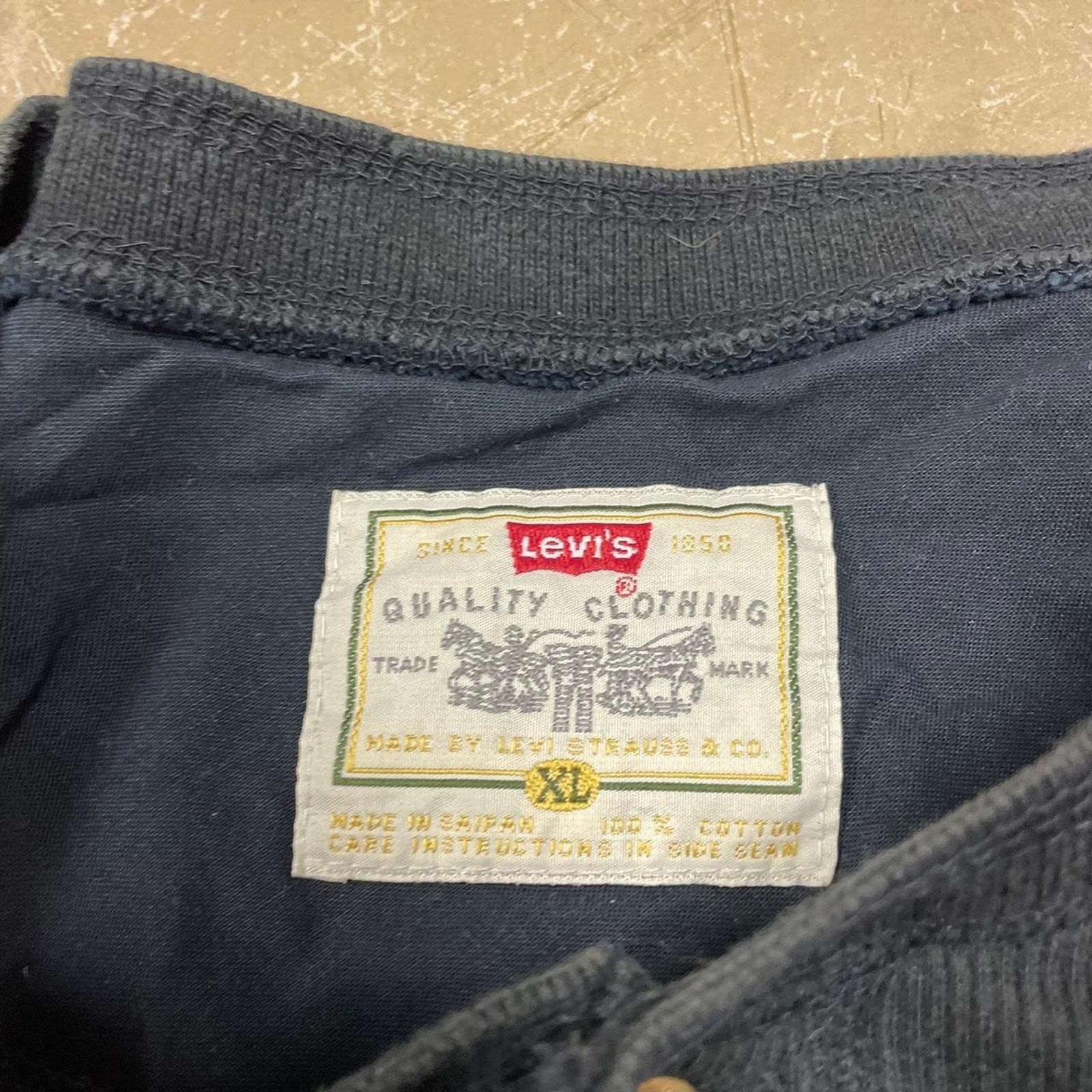 Levi's Vintage Levi's black long sleeve waffle knit henley shirt Si Size US XL / EU 56 / 4 - 2 Thumbnail