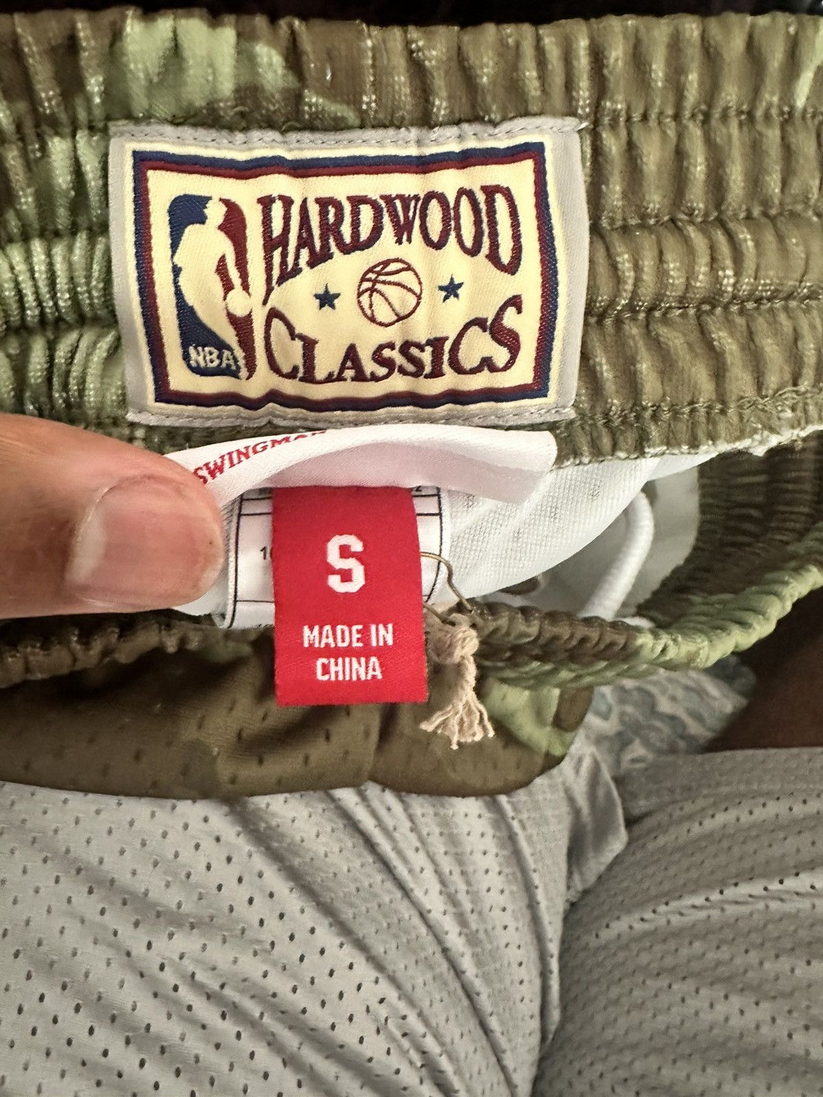 Mitchell & Ness Mitchell & Ness Camo Atlanta Hawks Shorts Size US 30 / EU 46 - 4 Thumbnail