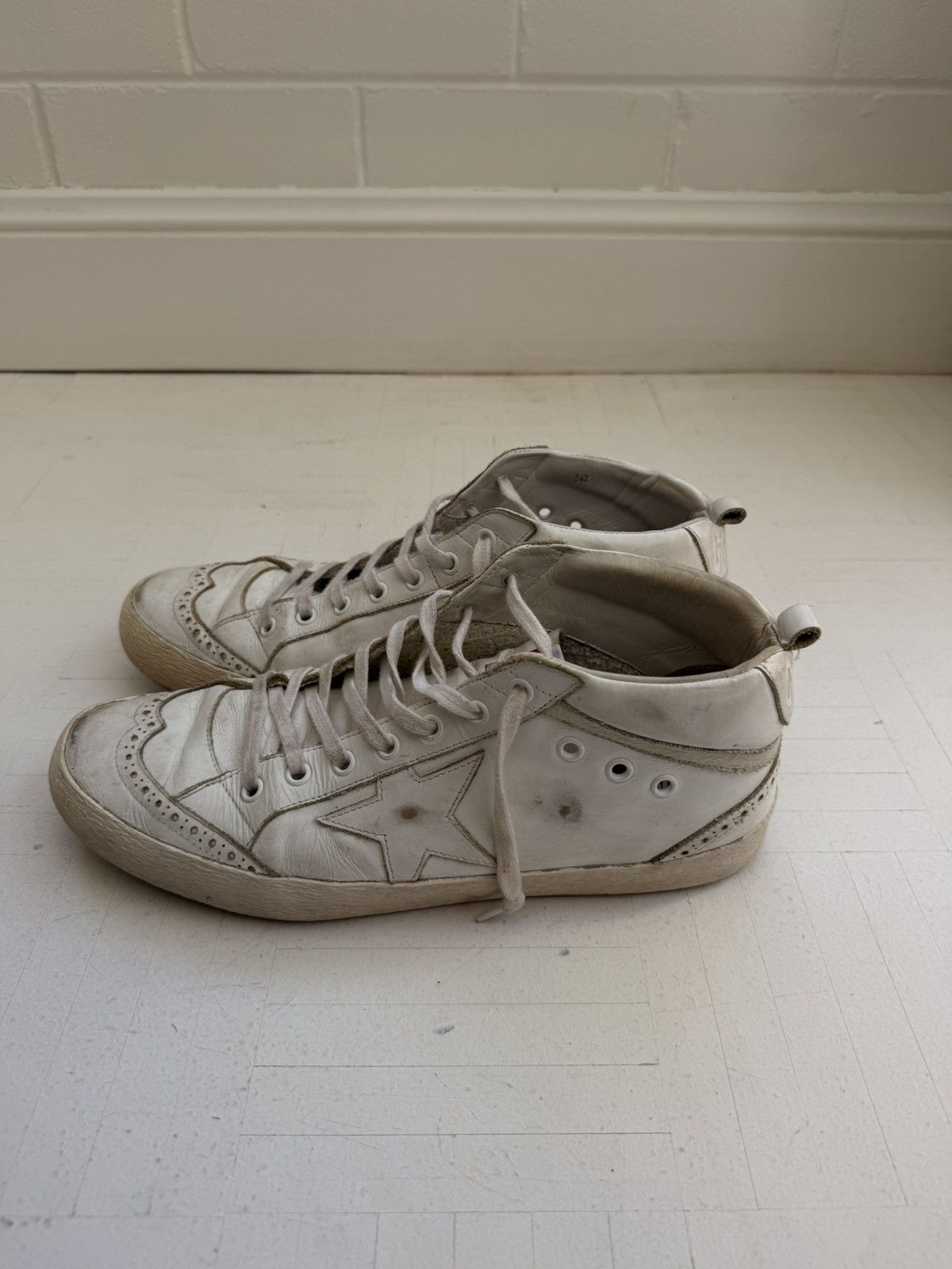 Golden Goose Golden Goose mid star - barely used Size US 9 / EU 42 - 5 Thumbnail