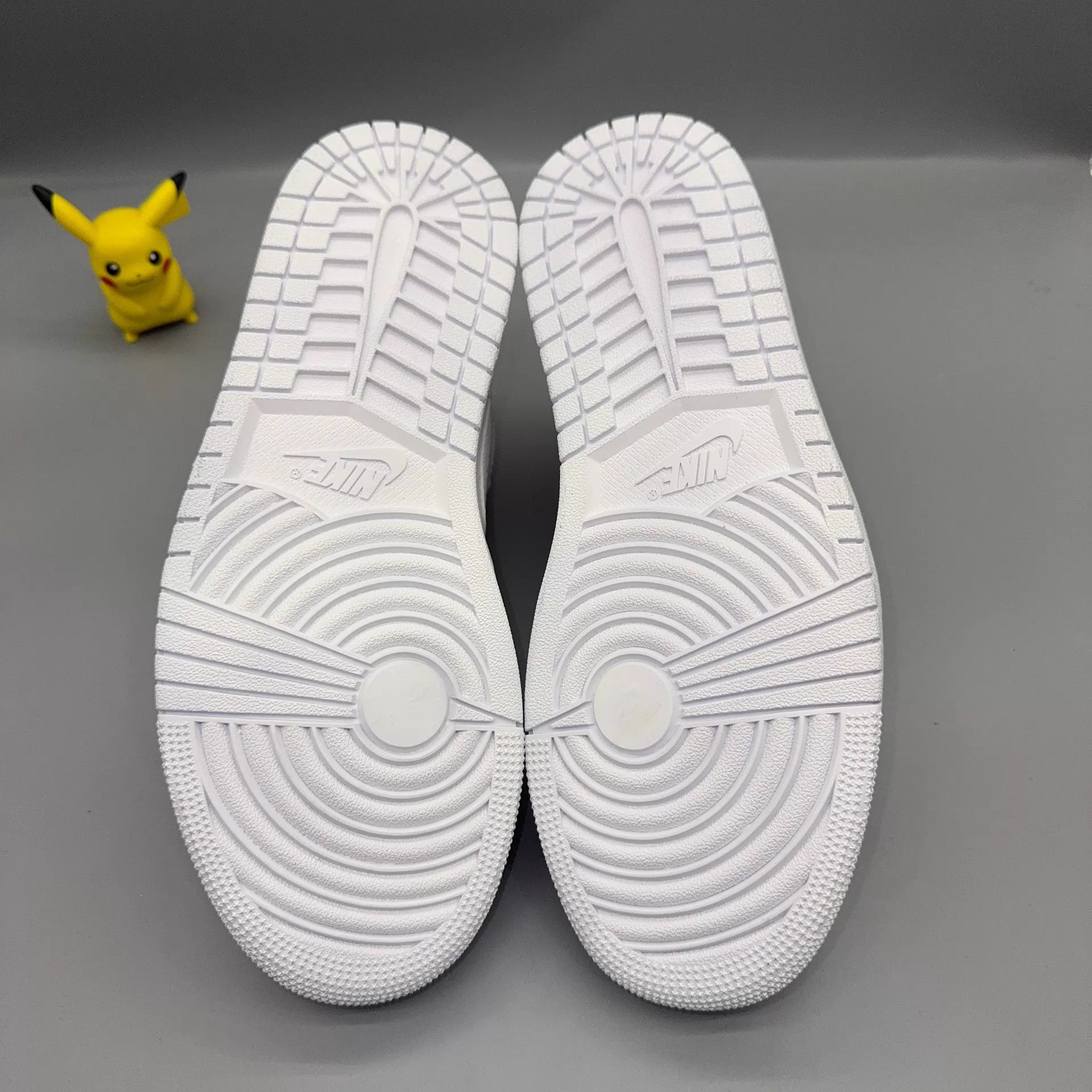 Nike Air Jordan 1 Pure White 553558-130 Size 40.5 Size US 7.5 / EU 40-41 - 4 Thumbnail