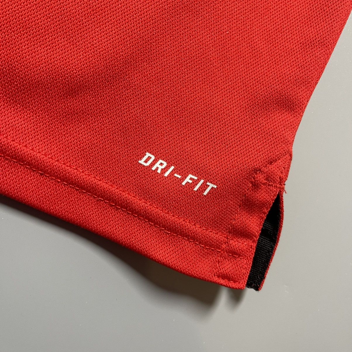 Nike × Vintage NIKE COURT RED POLO SIZE “M” 644776-657 Size US M / EU 48-50 / 2 - 7 Thumbnail