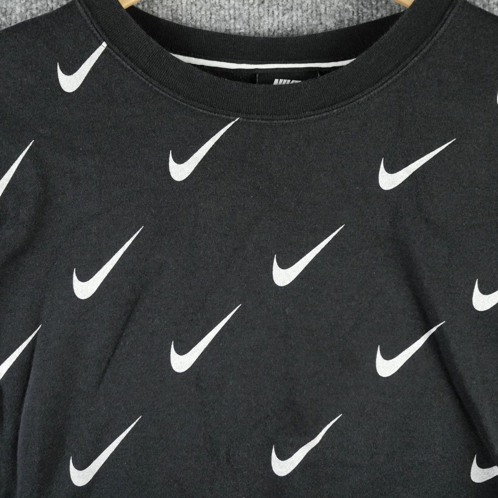 Nike Nike Sweatshirt Mens XL Black Swoosh Print Crewneck Pullover Fleece CJ5020-010 Size US XL / EU 56 / 4 - 2 Thumbnail