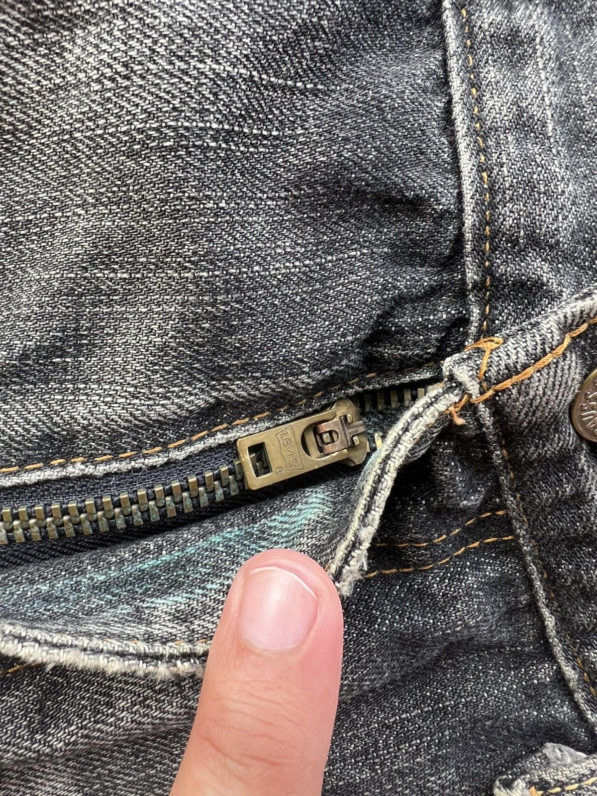 Levi's VINTAGE LEVIS 502 DISTRESS JEAN Size US 32 / EU 48 - 13 Thumbnail