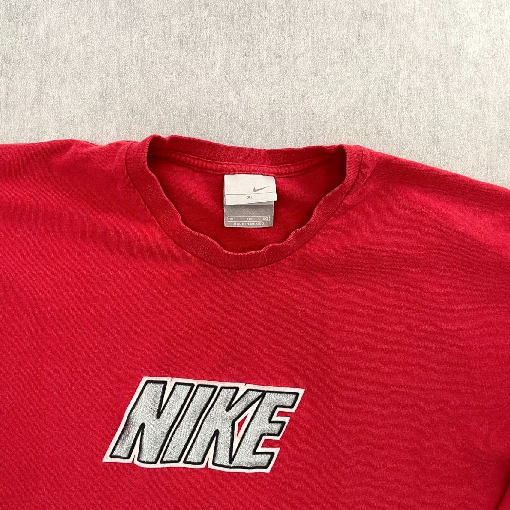 Nike VINTAGE Nike Shirt Adult XL Red Long Sleeve Crew Neck Center Logo Mens Y2K Size US XL / EU 56 / 4 - 2 Thumbnail