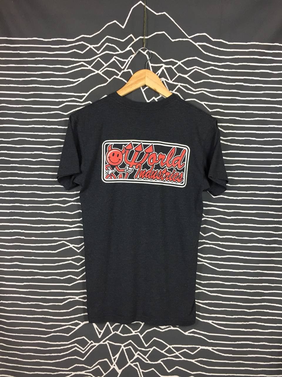 Vintage World Industries Skateboards Logo Streetwear Tee Size US S / EU 44-46 / 1 - 1 Thumbnail